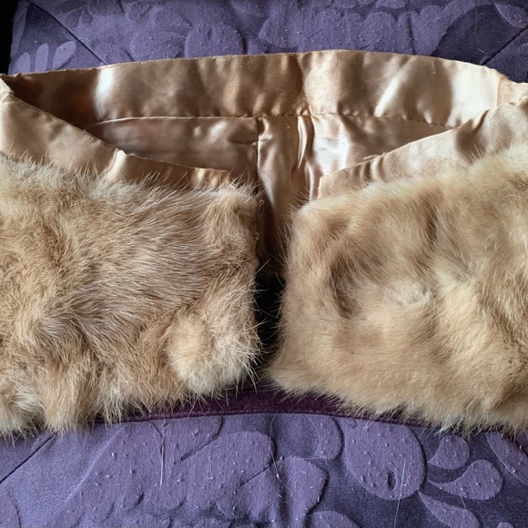Vintage authentic fur collar, possibly fox, or mink. From...